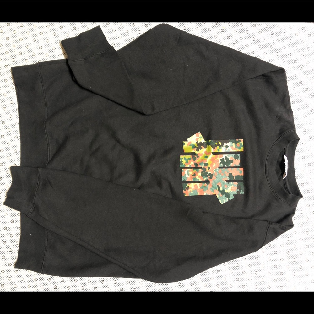 Undefeated Camo Splatter 5 Strike Logo